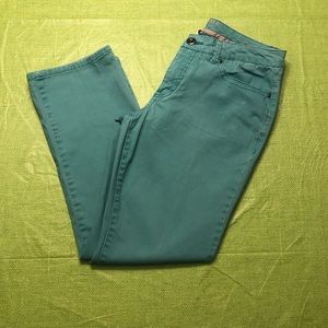 Turquoise straight leg capris! Great pop of color!